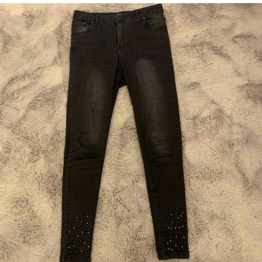 PEARL DETAILED BLACK SKINNY JEANS